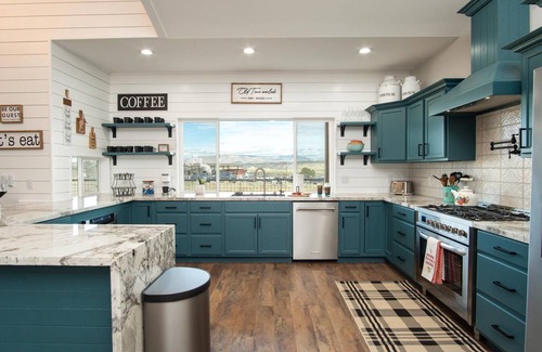 Cottonwood Casa | Swim & Stay at Old Town Overlook Across from Merkin Vineyards