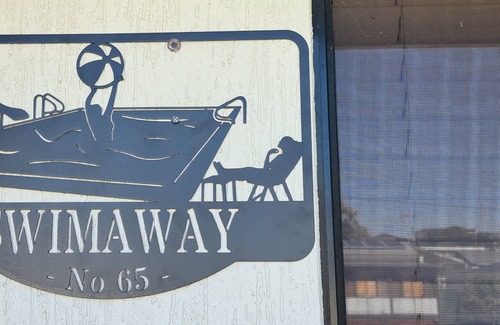 Budgewoi Casa | "Swimaway"- Coastal Family POOL Getaway