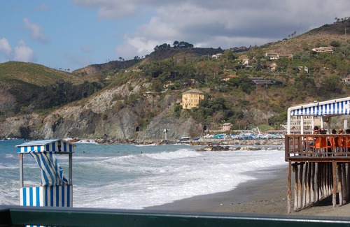 Levanto Apartamento | ¡Diviértete junto al mar y mientras caminas! En el centro ya solo 100 metros del mar.