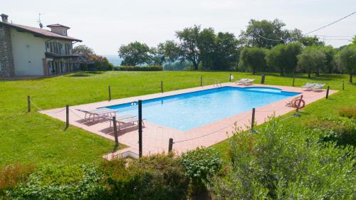 Lonato del Garda Casa | swimming pool and private garden, Casa in collina