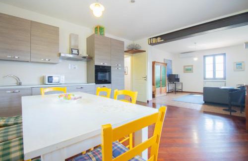 Lonato del Garda Casa | swimming pool and private garden, Casa in collina