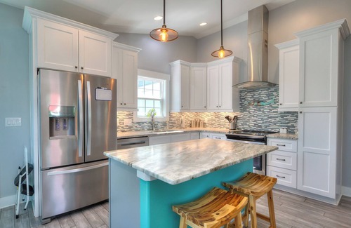 Tranquil Harbour Casa | Swimming Pool, Elevator, Fire Pit, EV Charger, Pickleball, Walk to Beach!