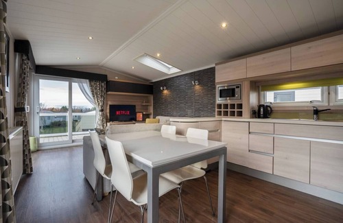 Prestonpans Casa | swimming pool, entertainment complex, and children's play areas.