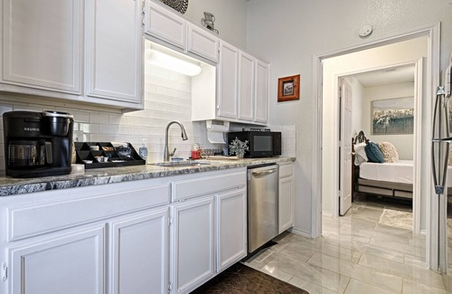 Azle Casa | Swimming Pool, Hot Tub, Sauna, Pickleball, Game Room, Poker Room, BBQ, Longhorns