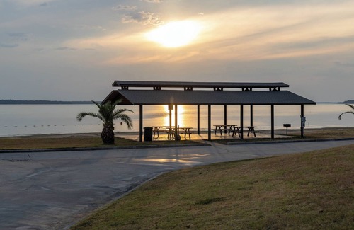 Onalaska Alquiler De RV | Swims and Sunsets, Glamiping at Lake Livingston