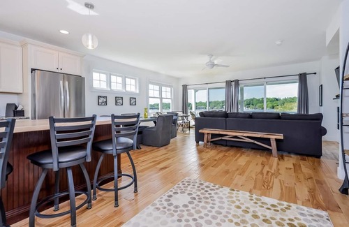 Douglas Condominio | Swing Bridge Condo - Unit 40