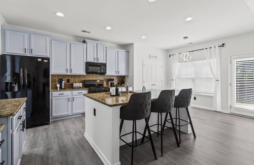 Gainesville Casa | Swing by the HEART of Gainesville to relax & more