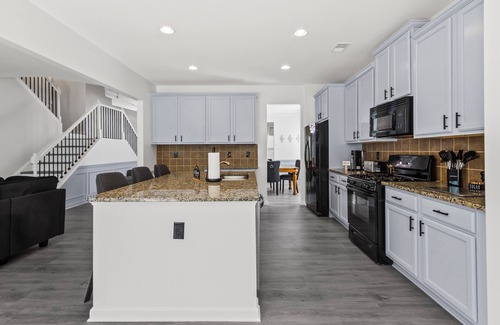 Gainesville Casa | Swing by the HEART of Gainesville to relax & more