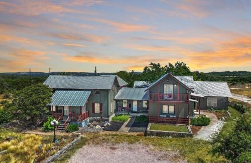 Dripping Springs Casa | Swing On Inn- Morning Glory Suite