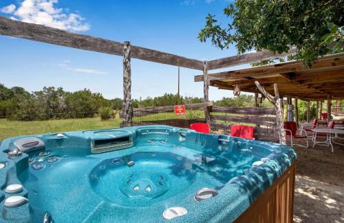Dripping Springs Casa | Swing On Inn- Morning Glory Suite