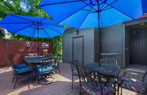 Dripping Springs Casa | Swing On Inn- Morning Glory Suite