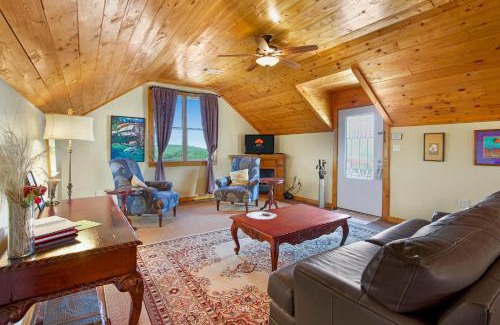 Dripping Springs Casa | Swing On Inn- Southern Comfort