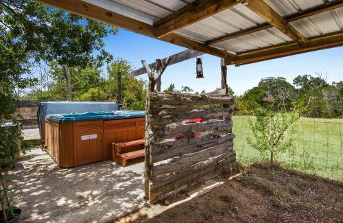 Dripping Springs Casa | Swing On Inn- Southern Comfort