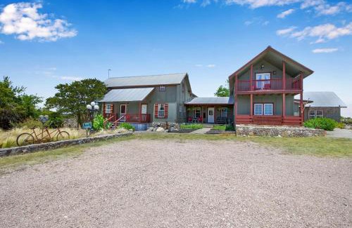Dripping Springs Casa | Swing On Inn- Southern Comfort