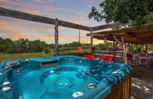 Dripping Springs Casa | Swing On Inn
