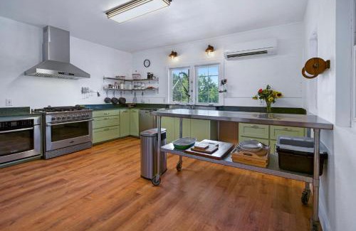 Dripping Springs Casa | Swing On Inn