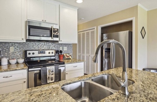 Diamondhead Casa | Swing on Over to this Golf Club Condo