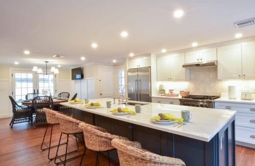 Osterville Casa | Swing Set, Plunge pool, and large yard await!