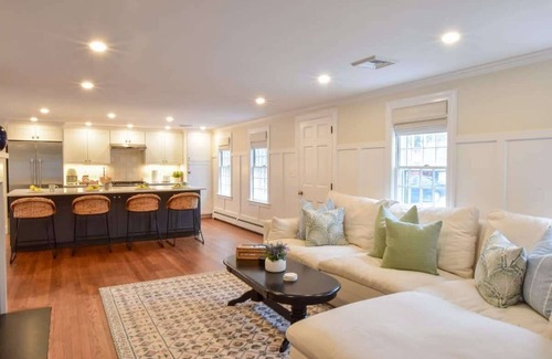 Osterville Casa | Swing Set, Plunge pool, and large yard await!