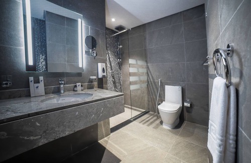 Hera Street Hotel | Swiss Blue Hira