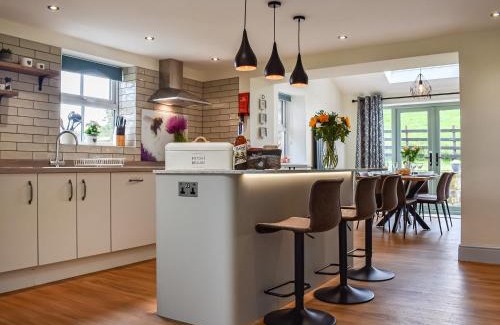 Lancaster Casa | Swiss Cottage