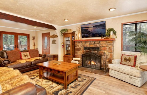 Big Bear Lake Chalet De Esquí | Swiss Delight by Big Bear Vacations Hot Tub Game Tables Central