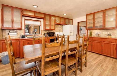 Big Bear Lake Chalet De Esquí | Swiss Delight by Big Bear Vacations Hot Tub Game Tables Central