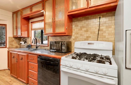 Big Bear Lake Chalet De Esquí | Swiss Delight by Big Bear Vacations Hot Tub Game Tables Central