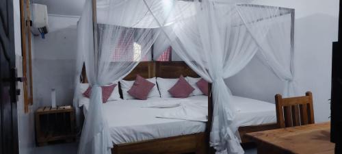 Uppuveli Hotel | Swiss kiss beach resort