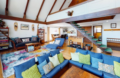 Stratton and Bromley Ski Areas Chalet De Esquí | Swiss-Style A-Frame with WiFi, Wood-Burning Fireplace - Close to Slopes