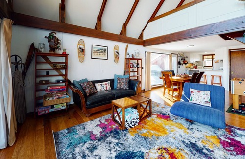 Stratton and Bromley Ski Areas Chalet De Esquí | Swiss-Style A-Frame with WiFi, Wood-Burning Fireplace - Close to Slopes