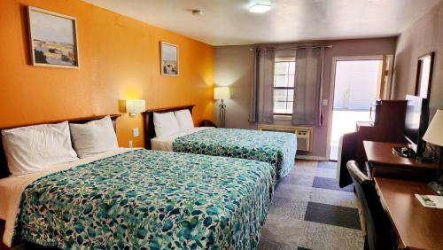 Eureka Springs Hotel | Swiss Village Inn