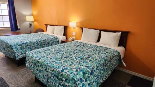 Eureka Springs Hotel | Swiss Village Inn