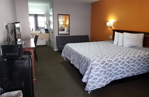 Eureka Springs Hotel | Swiss Village Inn