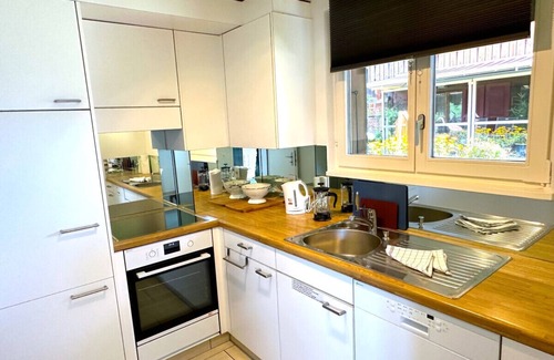 Hilterfingen Apartamento | SwissHut Stunning Views Alps & Lake - Apart. Staat 22