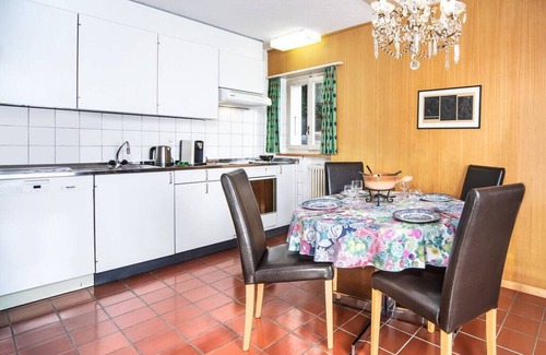 Aeschlen ob Gunten Apartamento | SwissHut Stunning Views Alps & Lake - Apart. Lena Down