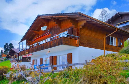 Aeschlen ob Gunten Apartamento | SwissHut Stunning Views Alps & Lake - Apart. Lena Down