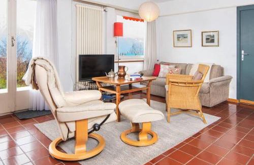 Aeschlen ob Gunten Apartamento | SwissHut Stunning Views Alps Lake - Apart. Lena Down