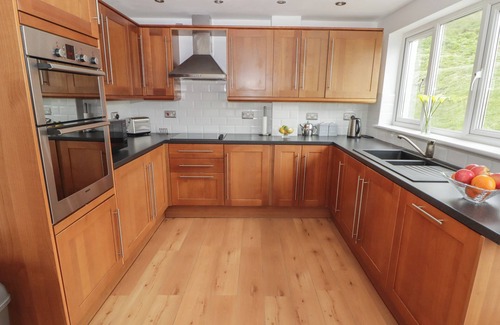 Penycwm Cabaña | SWN Y DON, family friendly, country holiday cottage in Solva