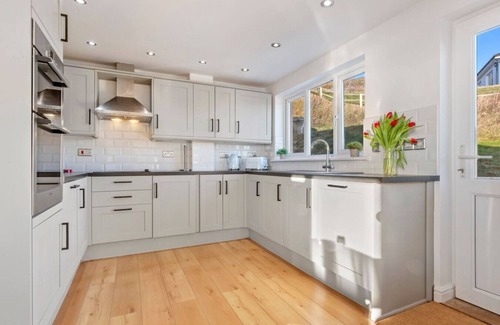 Penycwm Apartamento | Swn Y Don - Modern Luxury Steps from Newgale Beach Bliss