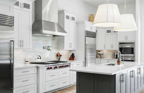 Sundown Manor Casa | Luxurious Spacious: Sport/Game Court, Pool, Hot Tub, Chef’s Kitchen, water slide - Celebrity Hide...
