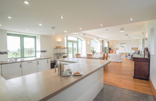 Tregaron Cabaña | Swydd Long Barn, Swyddffynnon