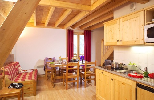 Saint-Sorlin-d'Arves Condominio | Sybelles Ski Area | Sleeps 9 | Ski-in Paradise
