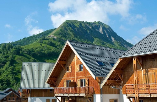 Saint-Sorlin-d'Arves Condominio | Sybelles Ski Area | Sleeps 9 | Ski-in Paradise