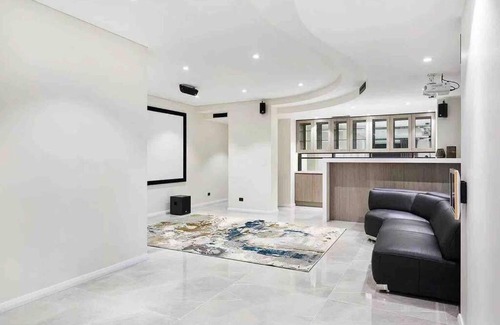 Blakehurst Casa | SYD Luxury cheerful water view holiday house