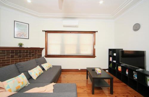 Bexley North Casa | Sydney, Bexley North holiday home 3bedrooms, free parking, close to Train station and CBD