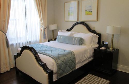 Queens Square Hotel | Sydney Boutique Inn & Suites