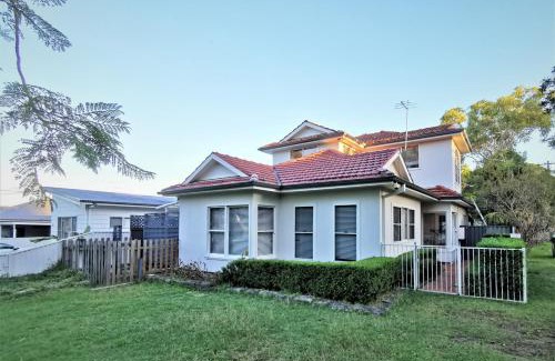 Miranda Casa | Sydney Meets Miranda, Comfy 4 Bedrooms Corner House