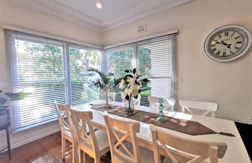 Miranda Casa | Sydney Meets Miranda, Comfy 4 Bedrooms Corner House