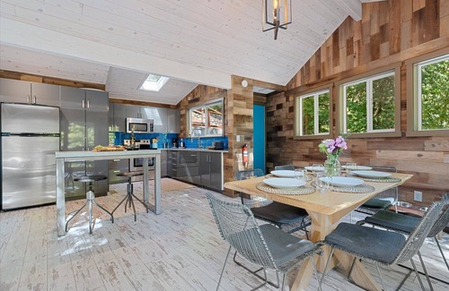 Guerneville Cabina | Sydney's Retreat~Chic & Enchanting Treetop Paradise! Quiet!HtTb/Pup/WiFi